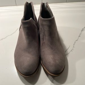 Like new low cut ankle boot